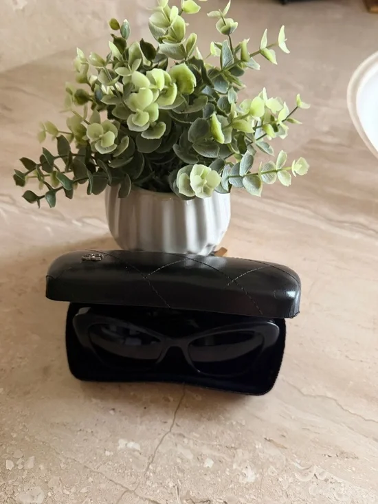 CHANEL Black Pearl-Embellished Cat-Eye Sunglasses with Gold CC - Picture 10 of 11